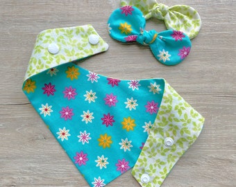 Bloemen lente hondenbandana, kliksluiting, bijpassende haarstrikset