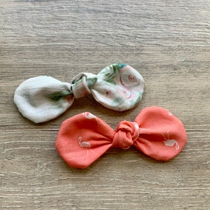 Dog hair bow clip, girl dog bow, hair clip for dogs, alligator clip, french barrette clip, Flamingo hair Bow, White floral bow
