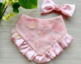 Bandana dla psa Spring Dog z falbankami, jasnoróżowa, kwiatowa