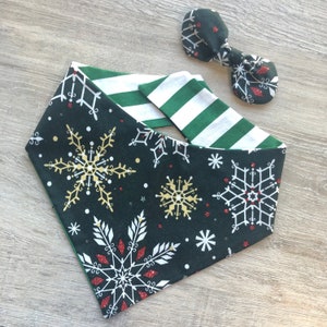 Christmas Dog Bandana, Holiday scarf, Pet Scarf, snaps on bandana, tie on, reversible bandana, pompom bandana, pet bandana, snowflake star