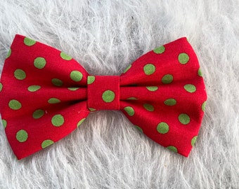 Red and Green polka dot Dog Bowtie, Christmas Dog Accessories, Dog Bowtie, Puppy Bow, Pet bowtie, bowties, Christmas dog bowtie, bow tie