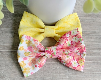 Papillon estivo per cani, fantasia floreale rosa e gialla, accessorio per collare per animali domestici.