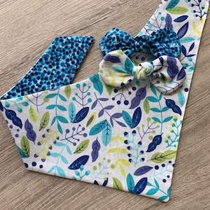 White and Blue Leaf Dog Bandana, Pet Scarf, snaps on, tie on, Season bandana, spring bandana, pom pom bandana, pet bandana