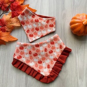 Höstpumpa hundbandana, snäpphalsduk med valfri hårrosett