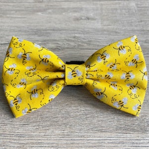 Bumble Bee and Floral Bow Tie, Dog Accessories, Dog Clothe, Dog Bow tie, Puppy Bow, flowers bow tie, Bee bow tie