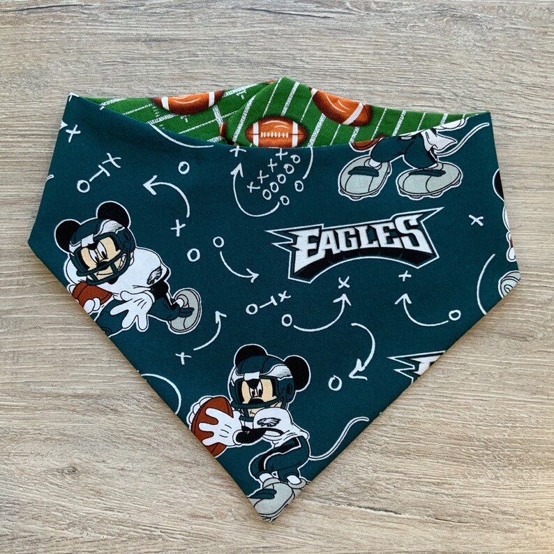 football NFL snaps on Mickey Mouse Pet Scarf New pet bandana Philadelphia eagles Summer tie on pom pom bandana spring bandana