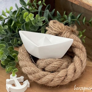 maritimes Origamiboot aus weißer Keramikgießmasse, sommerliche Faltboot-Dekoration, Segelschiffchen image 2