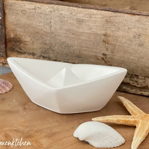 maritimes Origamiboot aus weißer Keramikgießmasse, sommerliche Faltboot-Dekoration, Segelschiffchen image 6