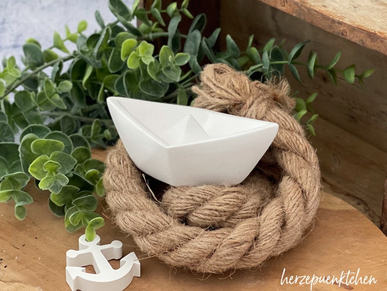 maritimes Origamiboot aus weißer Keramikgießmasse, sommerliche Faltboot-Dekoration, Segelschiffchen imagen 2