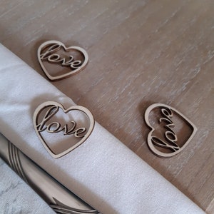 CUORE scritta LOVE LEGNO 25/50/100 pz cuori matrimonio bomboniera coriandoli tavola decorazione 4 cm