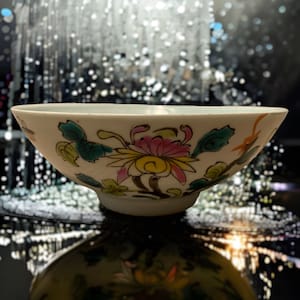 Tigela de arroz chinês da dinastia Qing. Por volta de 1900.