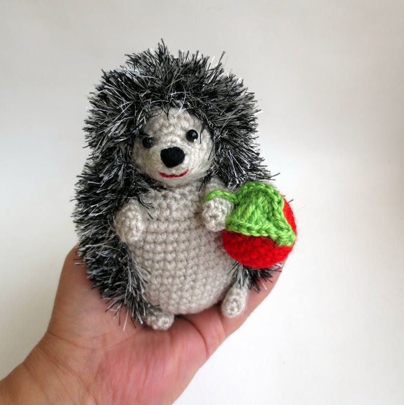 häkeln igel grau igel mit apfel plüsch spielzeug igel | etsy