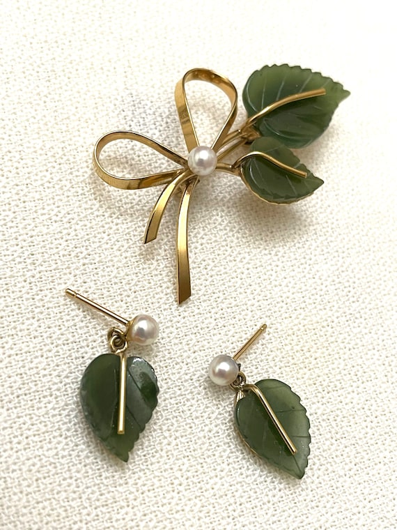 Vintage 1960’s jade pearl beads 14K GF brooch and 