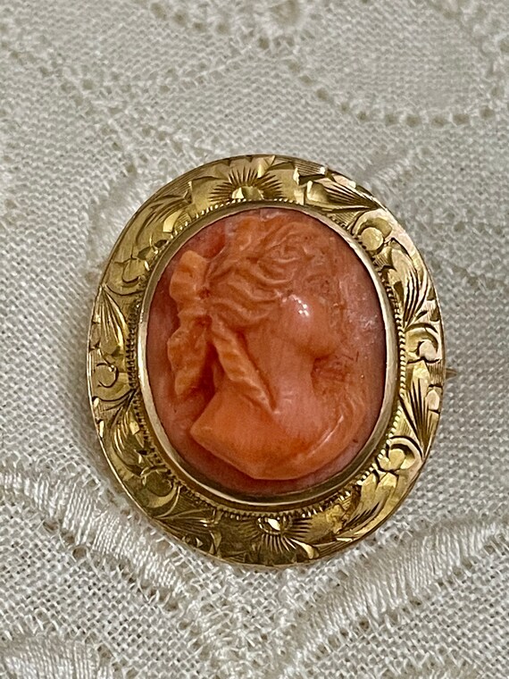 Vintage 10k yellow gold Mediterranean carved cameo coral brooch circa 1900’s