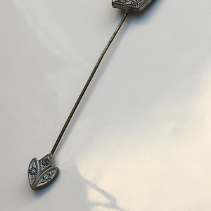 Vintage rhinestone hat pin in silver plate metal circa 1900’s
