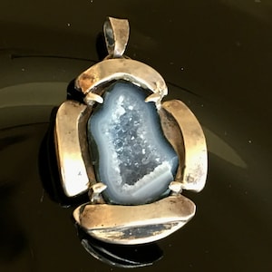 Vintage natural agate Sliced crystal Quartz pendant in sterling hallmarked 925 GMV. Circa 1960’s