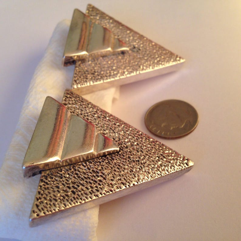 Geometric 1970/'s hammered silver tone earrings clip and beautifully crafted maybe silver but no hallmark