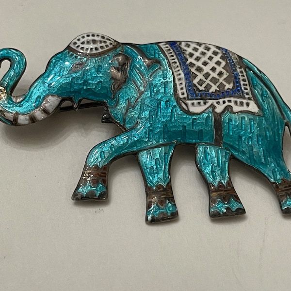 Vintage blue enamel sterling SIAM sterling elephant brooch pin circa 1950’s. Total weight 9.6 gms.  width 2.10 inches length 1.25 inches