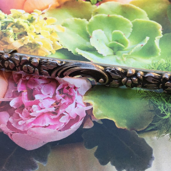 Hermoso art nouveau antiguo Stieff esterlina repousse floral barpin broche marcado alrededor de 1900