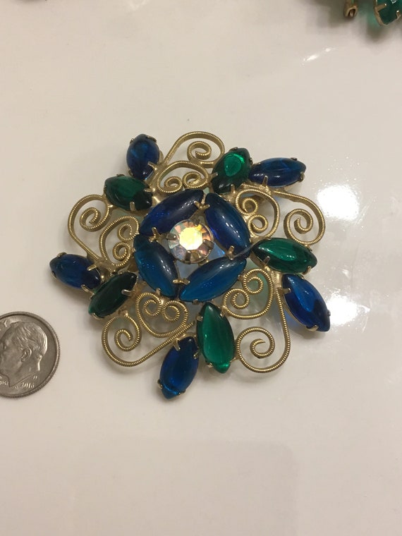 Vintage beautiful rhinestone floral brooch circa … - image 2