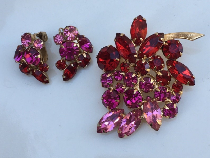 Beautiful vintage tricolored Weiss brooch and clip on earrings set circa 1960\u2019s
