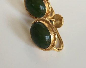 Vintage screwback small jade cabochon Vintage cabochon oval jade nephrite 12k 1/20 goldfilled earrings circa 1950’s