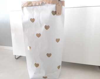 Weißer Papiersack , Paperbag ,  Papiersack Herz,   Ordnung ,Aufbewahrung, goldene Herzen