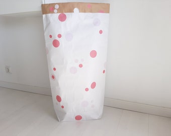 großer weißer Paperbag , weißer Papiersack,  rosa Dots, Papiersack rosa