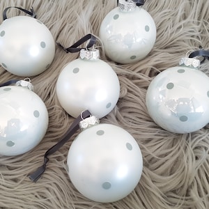 6 weiße Christbaumkugeln,Kugeln mit Punkten,  Große Kugeln, 8 cm Kugeln weiß,  weiße Christbaumkugeln mit Punkten, Tannenbaumschmuck