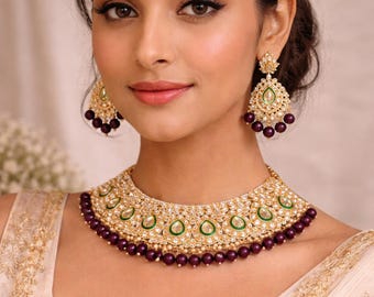 Ensemble ras de cou de mariée de luxe Kundan avec pierres vertes et perles violettes - Collier de mariage indien, boucles d'oreilles et parure de bijoux Maang Tikka