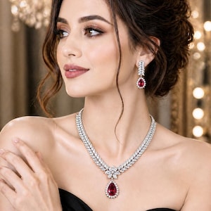Conjunto de collar y pendientes en forma de lágrima color rojo rubí / Joyería nupcial / Collar llamativo de cristal de lujo / Regalo elegante para ella