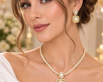 Goudkleurige ketting en oorbellen met zirkonia steentjes - Bruidssieraden