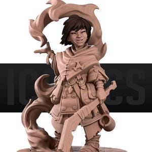 Puede incluir: Una figura miniatura de un personaje femenino con cabello castaño y un atuendo marrón y blanco. Ella sostiene un bastón y tiene un efecto de fuego a su alrededor.