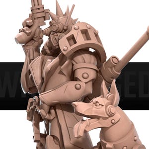 Könnte beinhalten: Ein detailliertes 3D-gedrucktes Modell eines futuristischen Roboterkriegers, der eine große Waffe hält und von einem Roboterhund begleitet wird. Der Roboter trägt eine Rüstung und einen Helm mit Visier. Das Modell ist in hellbraun lackiert.