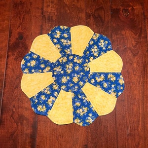 4th of July Table Topper, Summer Table Runner, 4th of July Doily, Firework Table Topper, Spring Table Topper, Floral Table Topper, Doily