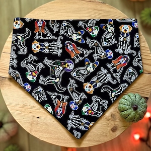 Halloween Dog Bandana / Fall Dog Bandana / Sugar Skull Bandana / Dia De Los Muertos / Day of the Dead Dog Bandana / Spooky Pet Accessories