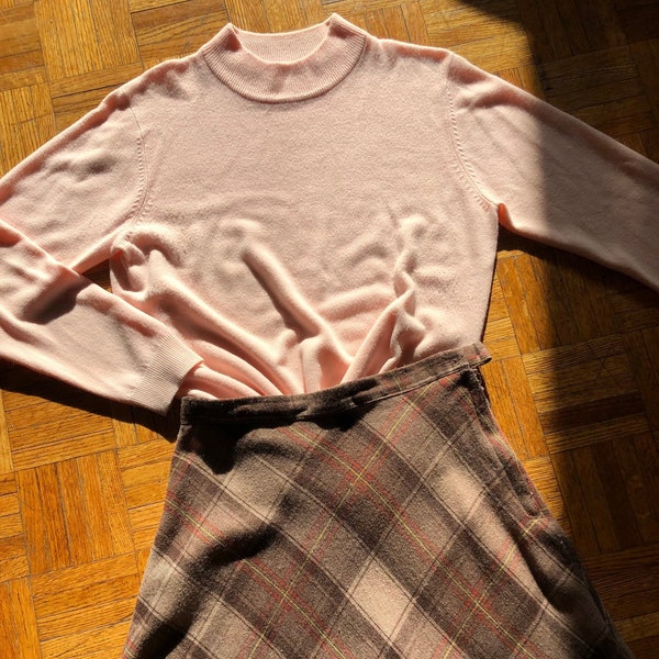 Vintage Soft Pink Mock Neck Sweater, size Medium/Large