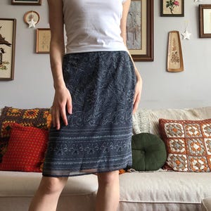 Vintage 1990s/Y2K Silver Gray Midi Skirt, Size Small