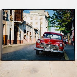 Havanna Kuba Fotografie Druck: Roter 50er Jahre Oldtimer Wandkunst