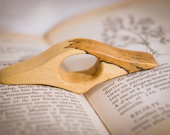 Thumb rings book holders Beech