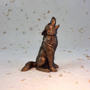 Sculpture de loup en bronze Statue de loup Figurine de loup Loup miniature de la faune Bronzes d'animaux de collection Cadeaux de loup Décoration d'intérieur Presse-papiers de loup image 5