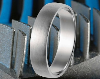 Ring aus einem Flugzeugtriebwerk von Pratt & Whitney PW4000, das auf einer Delta 747-400 verwendet wurde. Gebürstetes mattes Finish mehrere Breiten