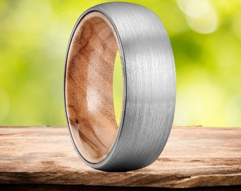 Anillo de carburo de tungsteno Jameson de 8 mm para hombre o mujer: elaborado a partir de un barril de whisky Jameson de roble y tungsteno mate cepillado.