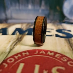 Jameson Whiskey Barrel Tungsten Carbide 8mm Men&#39;s Ring - Crafted from a white oak Jameson Whiskey Barrel stave to create a beautiful inlay.