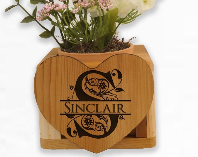 Personalized Cedar Planter, Split Font, Mother's Day Gift, Family Name Gift, Heart Planter, Housewarming Gift, Engraved Heart,  Gift for Mom