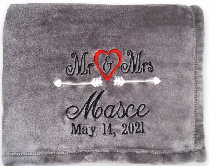 Personalized Mr and Mrs Throw Blanket, Arrow Design Wedding Gift, Super Soft Velvety Throw, Large Throw, Couples, Anniversary Gift,
