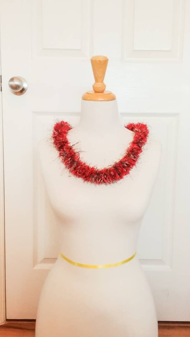 The Hinahina Lei Double Eyelash Lei. Ribbon, 2 Colors of Eyelash Yarn