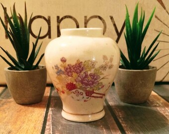 Vintage Price Products Asian Vase/ 4.5 inches tall, Beautiful flowers in rickshaw cart