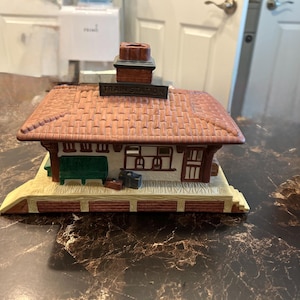 Vintage 1990s Partylite "Whistle Stop" P0310 Train Station Depot Tealight Holder