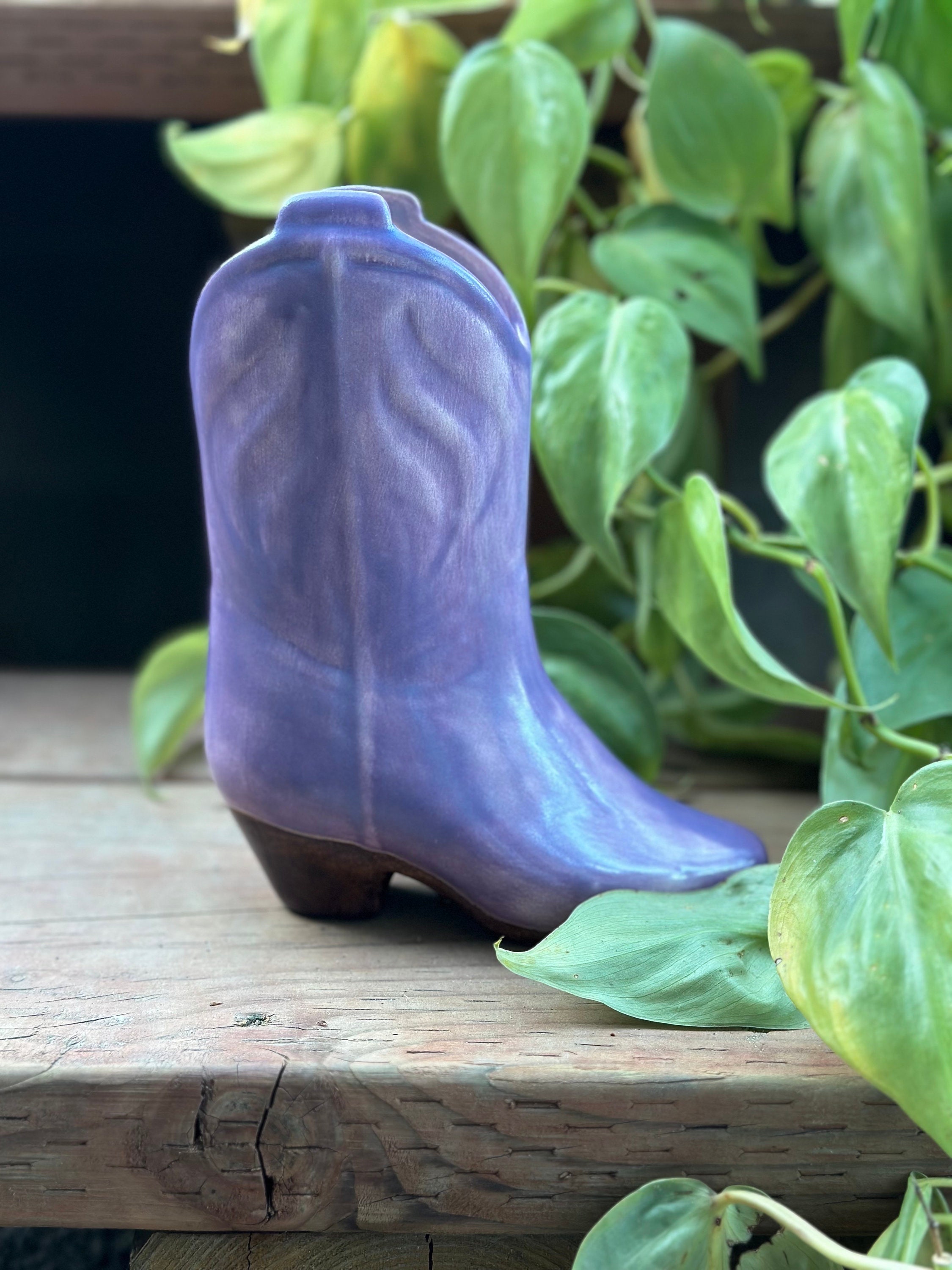 手描きの陶器製カウボーイブーツ花瓶：ボヘミアン風ウエスタン